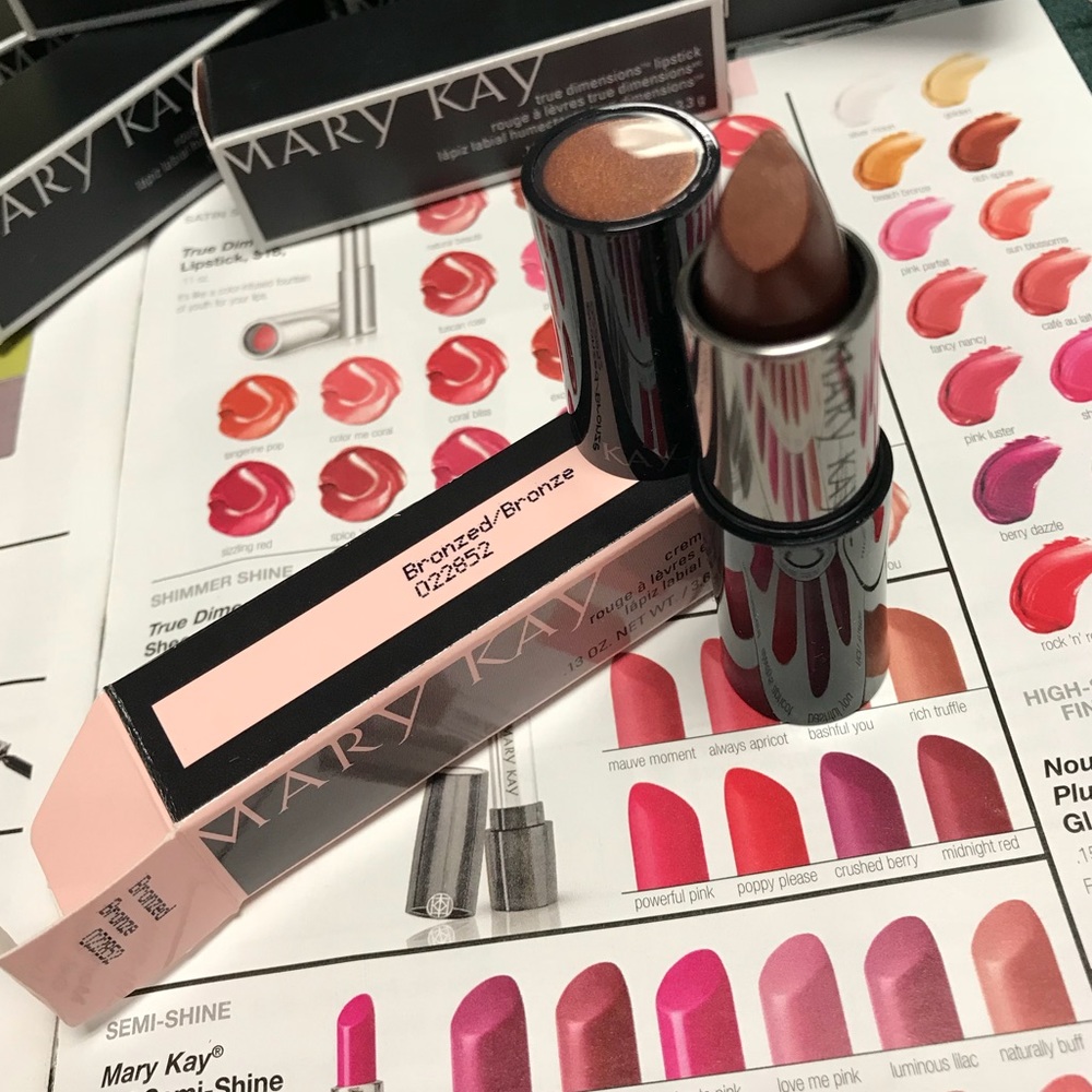 NWT MaryKay CremeLipstick in shade Bronzed!